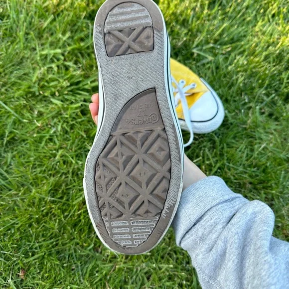 Yellow Converse (like new) - Picture 4 of 4